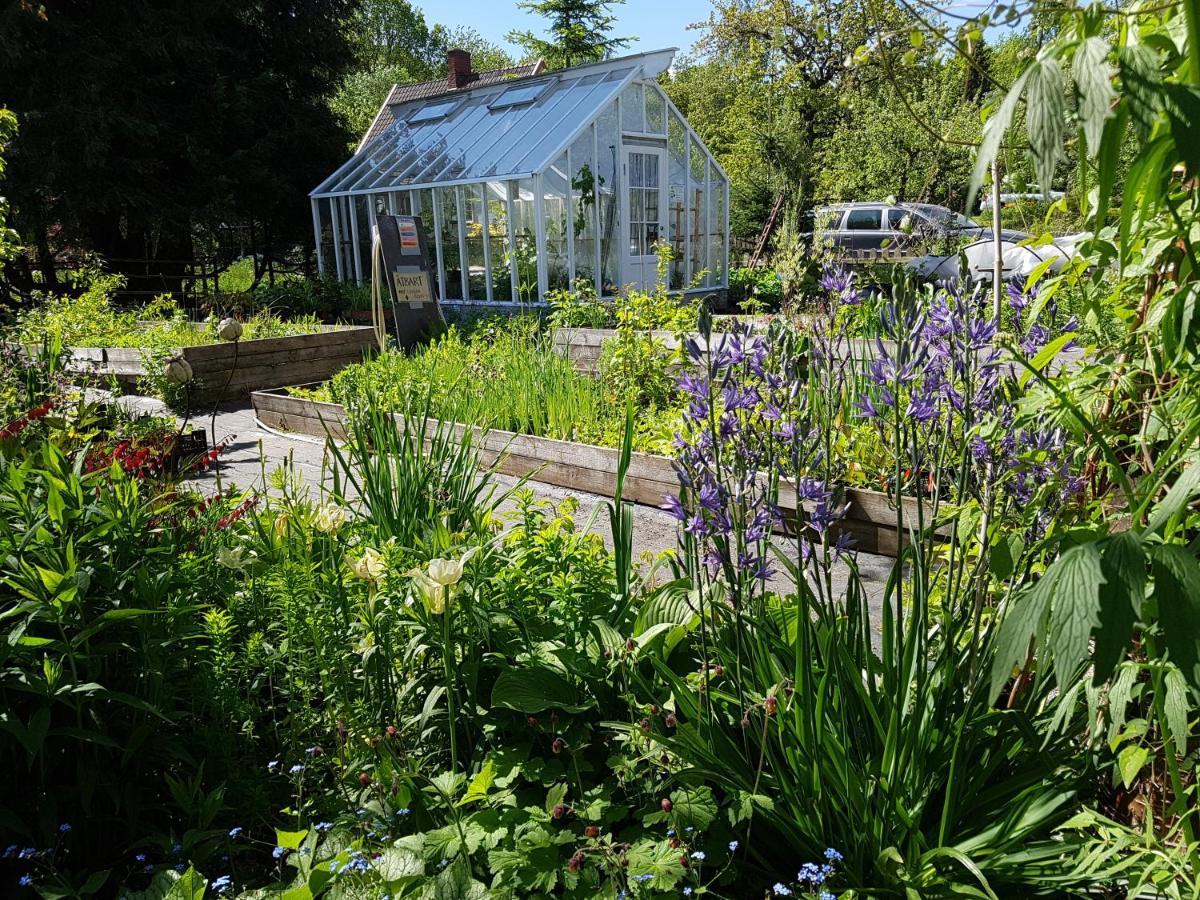 Bed and Breakfast Perenner Pa Bakgarden Motala Exterior foto